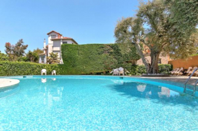 Modern Family Home 5 min to Beach +Pool +Garage